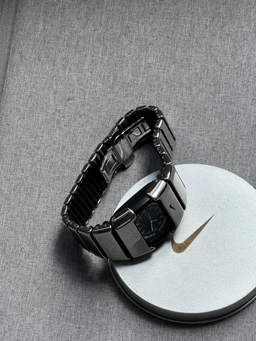Nike D-Line Shiny Silver Analogue Watch with White Dial | Rare Collectible | Unisex Retro Sports Timepiece