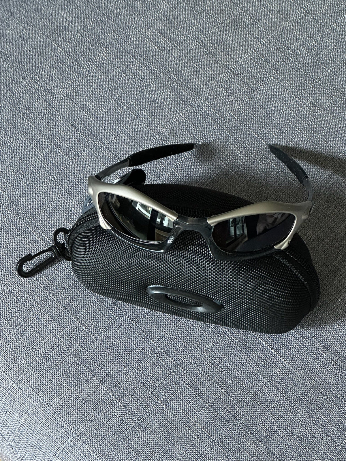 Vintage Oakley Splice Sunglasses: Polished SILVER Frame, Black Lenses - Vintage Collectible